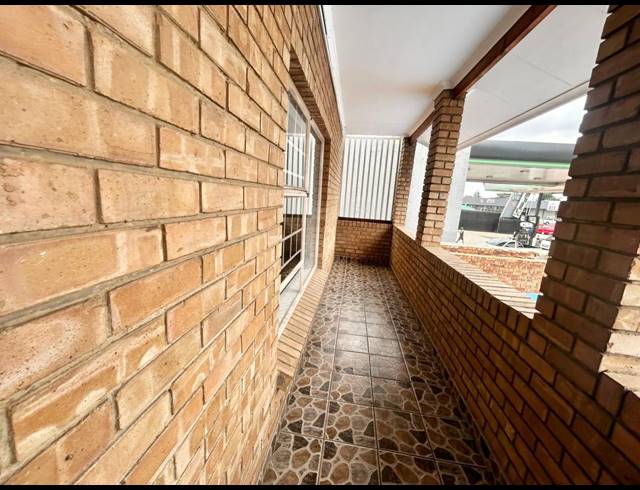 1,400M² BUSINESS CENTRE FOR SALE IN ANNADALE